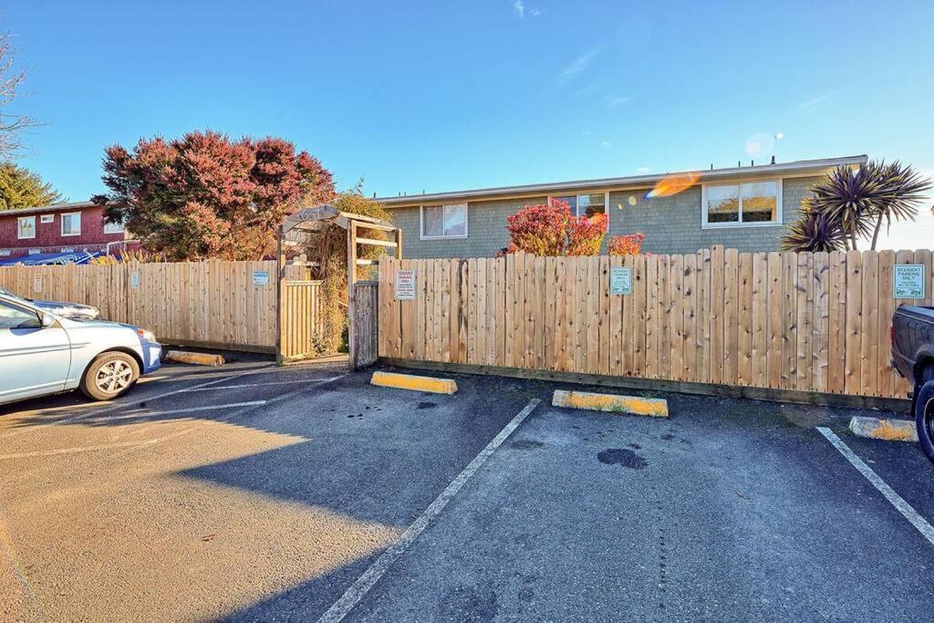Ocean View Village Condo With Trails To Beaches 트리니다드 외부 사진